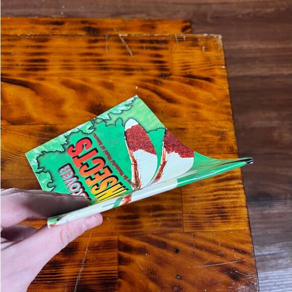 Vintage 1996 Discover Insects Paperback Book - Picture 8 of 8